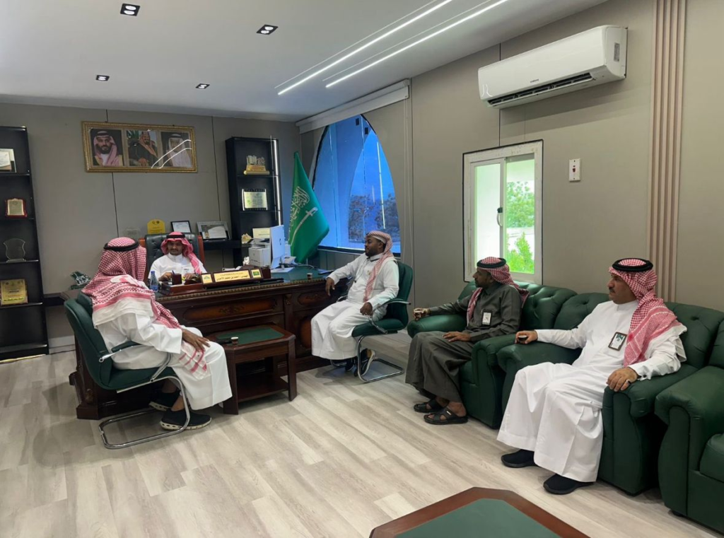 IMG-20250828-WA0003-1024x761 زيارة وفد وزارة الرياضة ونادي فيفا لتعزيز تطوير المرافق الرياضية بالمحافظة