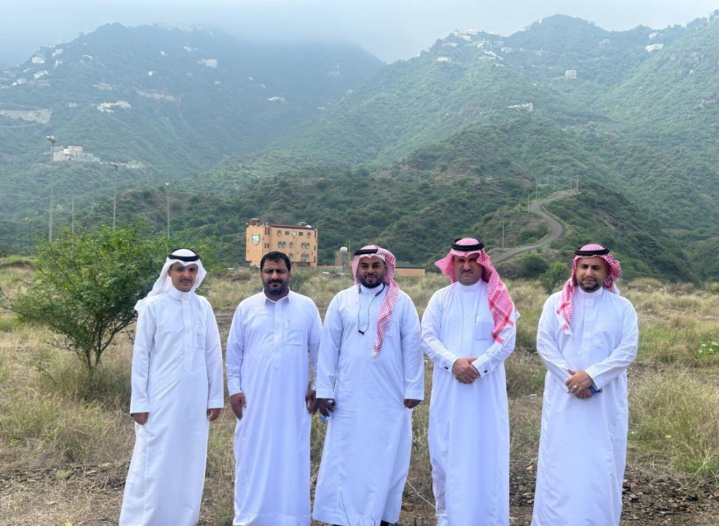 IMG-20250828-WA0004-1024x750 زيارة وفد وزارة الرياضة ونادي فيفا لتعزيز تطوير المرافق الرياضية بالمحافظة