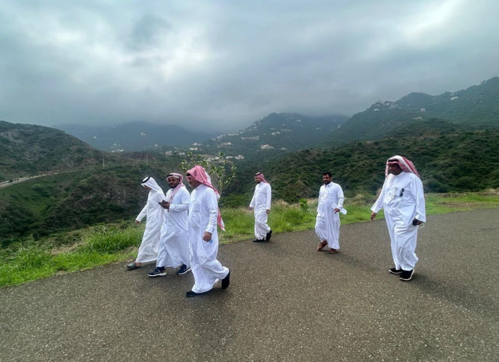 IMG-20250828-WA0007-1024x743 زيارة وفد وزارة الرياضة ونادي فيفا لتعزيز تطوير المرافق الرياضية بالمحافظة