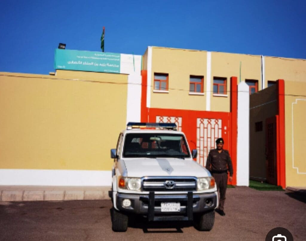 المرور-وتنظيم-الطلاب2-1024x806 مع انطلاقة العام الدراسي الجديد.. رجال الأمن يواصلون جهودهم الميدانية لضمان انسيابية الحركة المرورية وحماية الطلاب