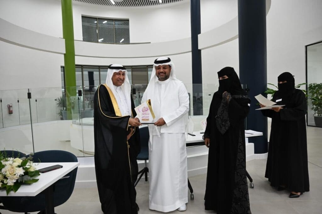 معرض-الفن-1024x681 الأول من نوعه بالمنطقة الجنوبية السهلي" يفتتح معرض "نبض الفن بجازان