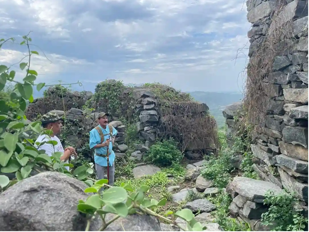 IMG_2772-1024x770 الحَلفة و«نافية» و«شطّ الصبايا» و«سوق السبت».. ذاكرة الجنوب الغربي من فيفاء من الهمداني إلى الهايكنج وسياحة اليوم