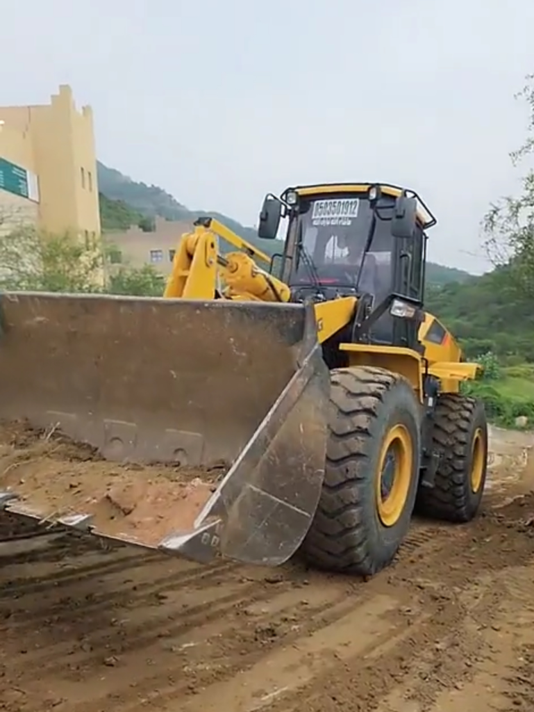 IMG_2989-769x1024 أهالي فيفاء يشيدون بمبادرات مواطنين لفك الاختناق المروري عند مجمعات الخشعة