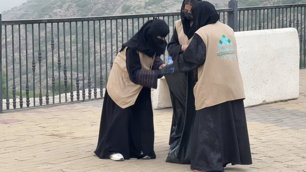 e65c619a-9661-4bab-8959-08bd5e2750ef-1024x576 مبادرة "نظافتها مسؤوليتنا" تضيء مطل العارضة