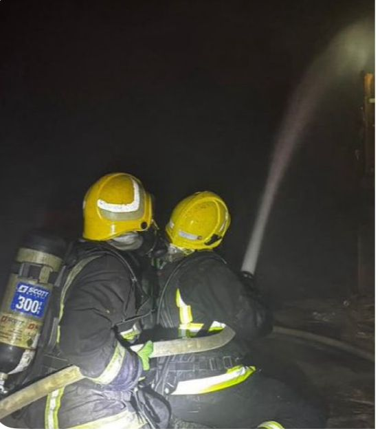 e968d6d8-2bcd-43e0-9e3f-24603b69f307 الدفاع المدني بجازان يخمد حريقًا اندلع في محلين تجاريين دون تسجيل إصابات