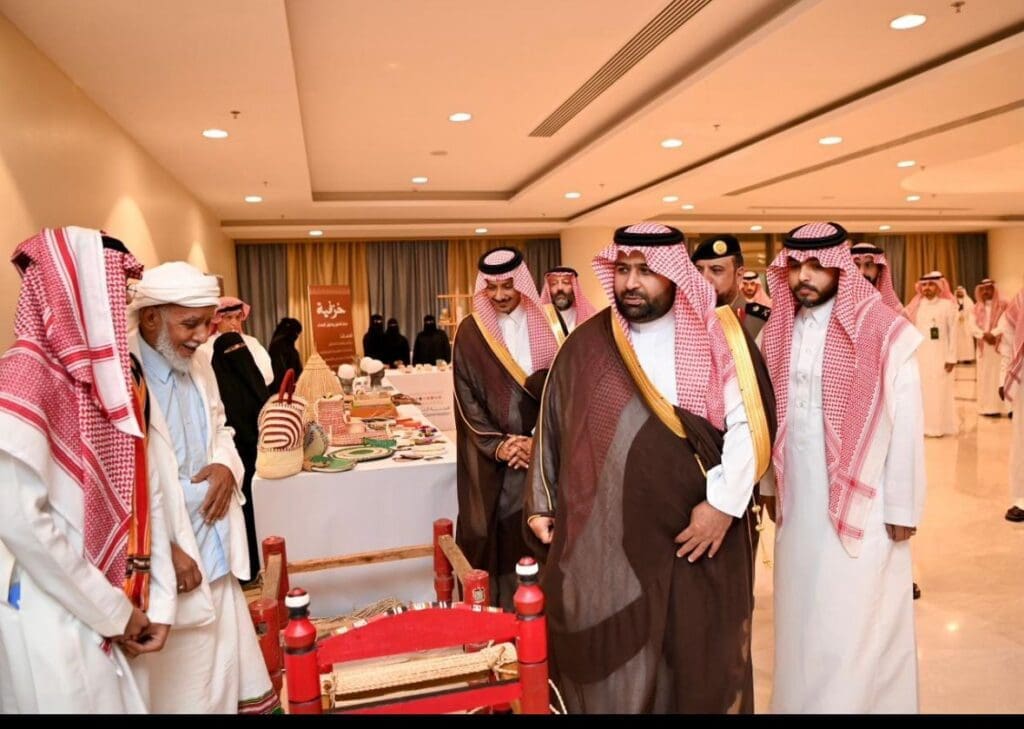 الحرفيين2-1024x729 أمير جازان يلتقي الحرفيين والحرفيات.. ويؤكد: تراثنا هويتنا الأصيلة