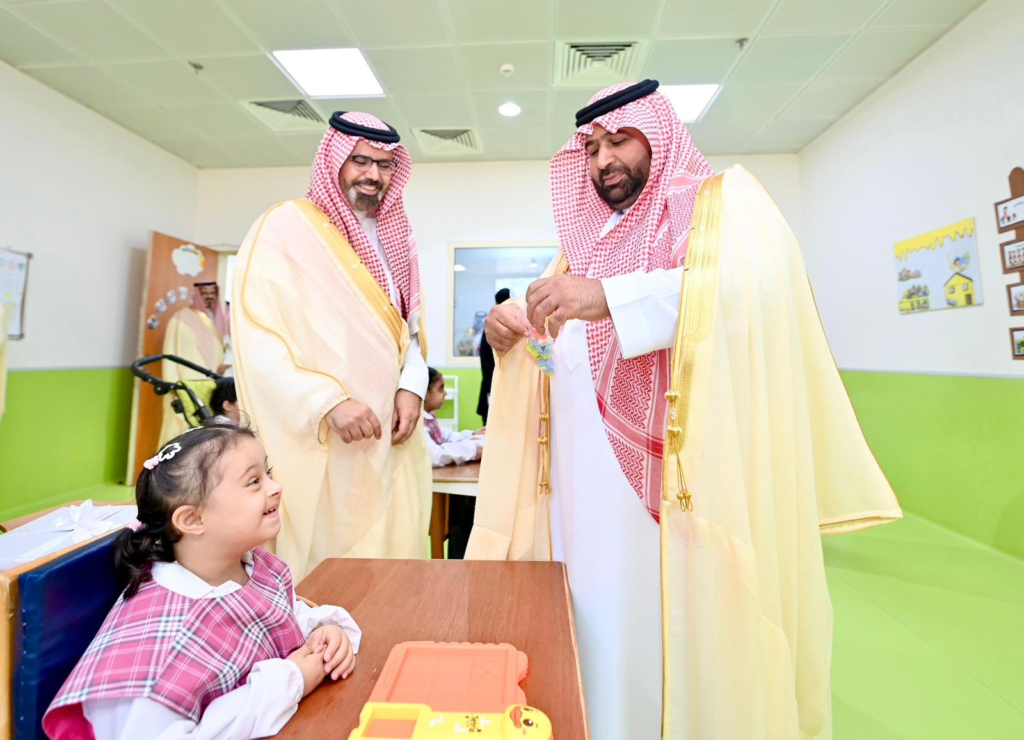010001-1024x740 الأمير محمد بن عبدالعزيز يزور مركز جمعية الأطفال ذوي الإعاقة بجازان